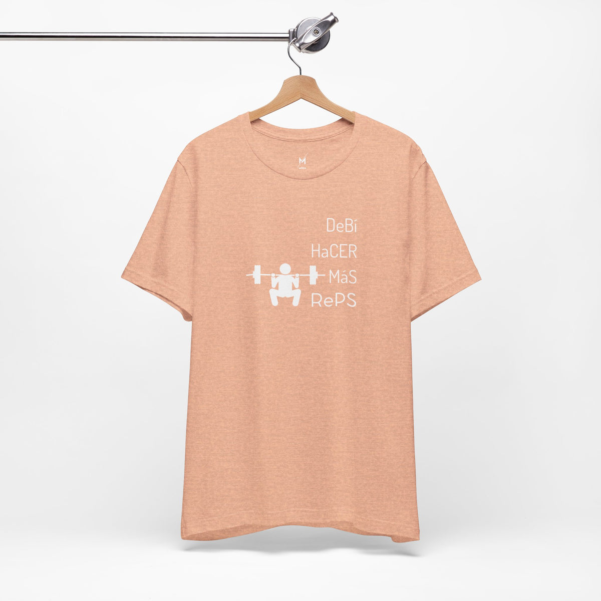 Camiseta de Entrenamiento Unisex - "DeBi HaCER MaS RePS" | Ropa Deportiva Audaz para Hispanos y Latinos