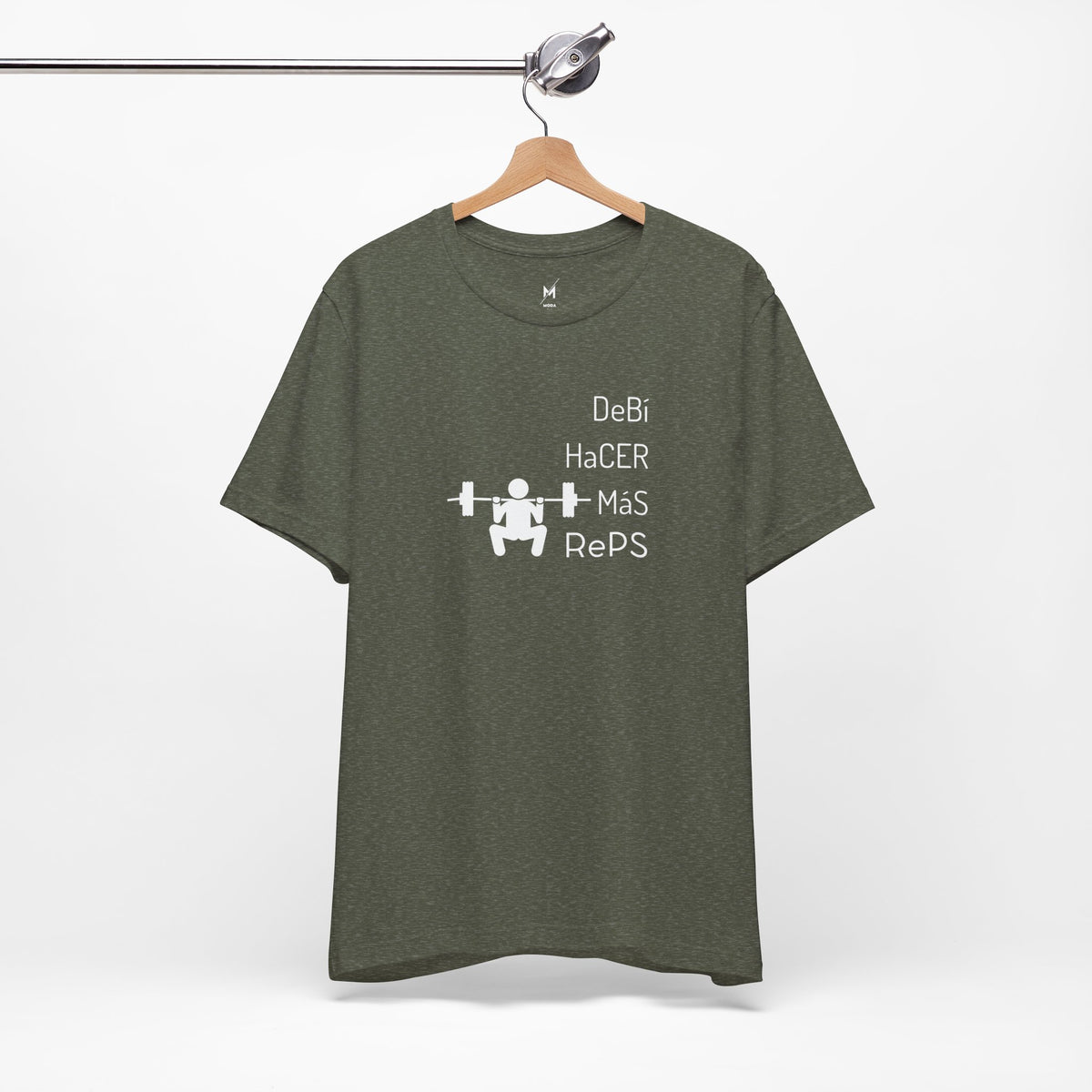 Camiseta de Entrenamiento Unisex - "DeBi HaCER MaS RePS" | Ropa Deportiva Audaz para Hispanos y Latinos