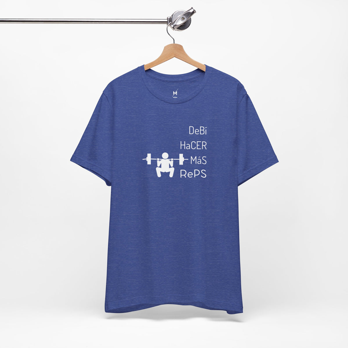 Camiseta de Entrenamiento Unisex - "DeBi HaCER MaS RePS" | Ropa Deportiva Audaz para Hispanos y Latinos