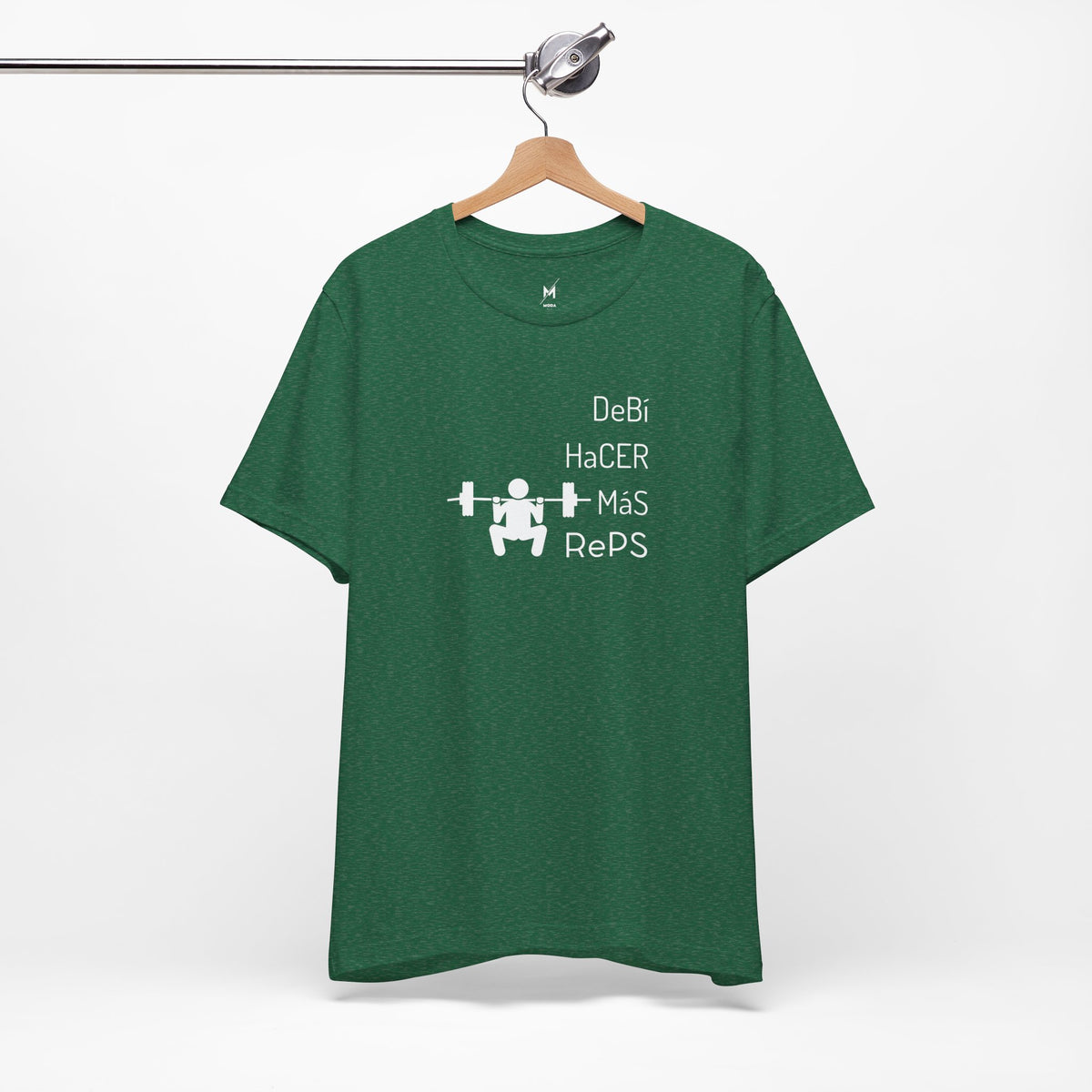 Camiseta de Entrenamiento Unisex - "DeBi HaCER MaS RePS" | Ropa Deportiva Audaz para Hispanos y Latinos